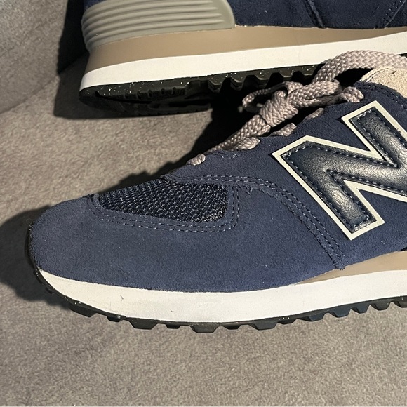 New Balance Men’s Sneakers 574 Navy Size 8.5 US - Picture 4 of 14